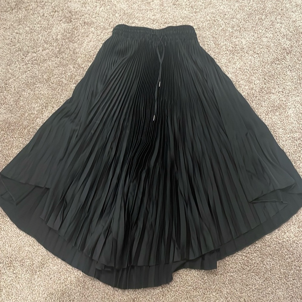 Club Monaco - elegant skirt in size S